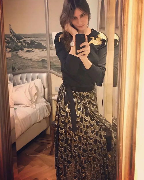 小泰山拿下歐萊雅新品代言,帕子出演職業(yè)銷售員熱賣性感內(nèi)衣 今日美圖